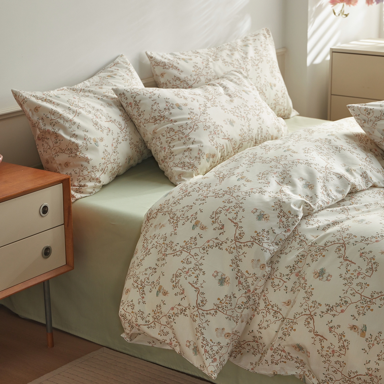 91家纺网 家纺一手货源 找家纺 绫韵家纺 2026新款全棉ins小碎花13372纯棉田园风简约四件套 兔趣花园