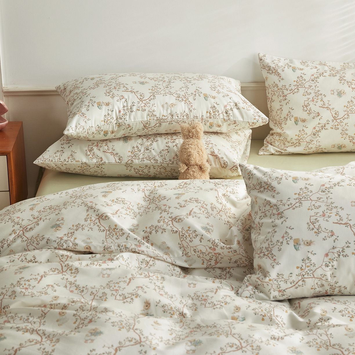 91家纺网 家纺一手货源 找家纺 绫韵家纺 2026新款全棉ins小碎花13372纯棉田园风简约四件套 兔趣花园