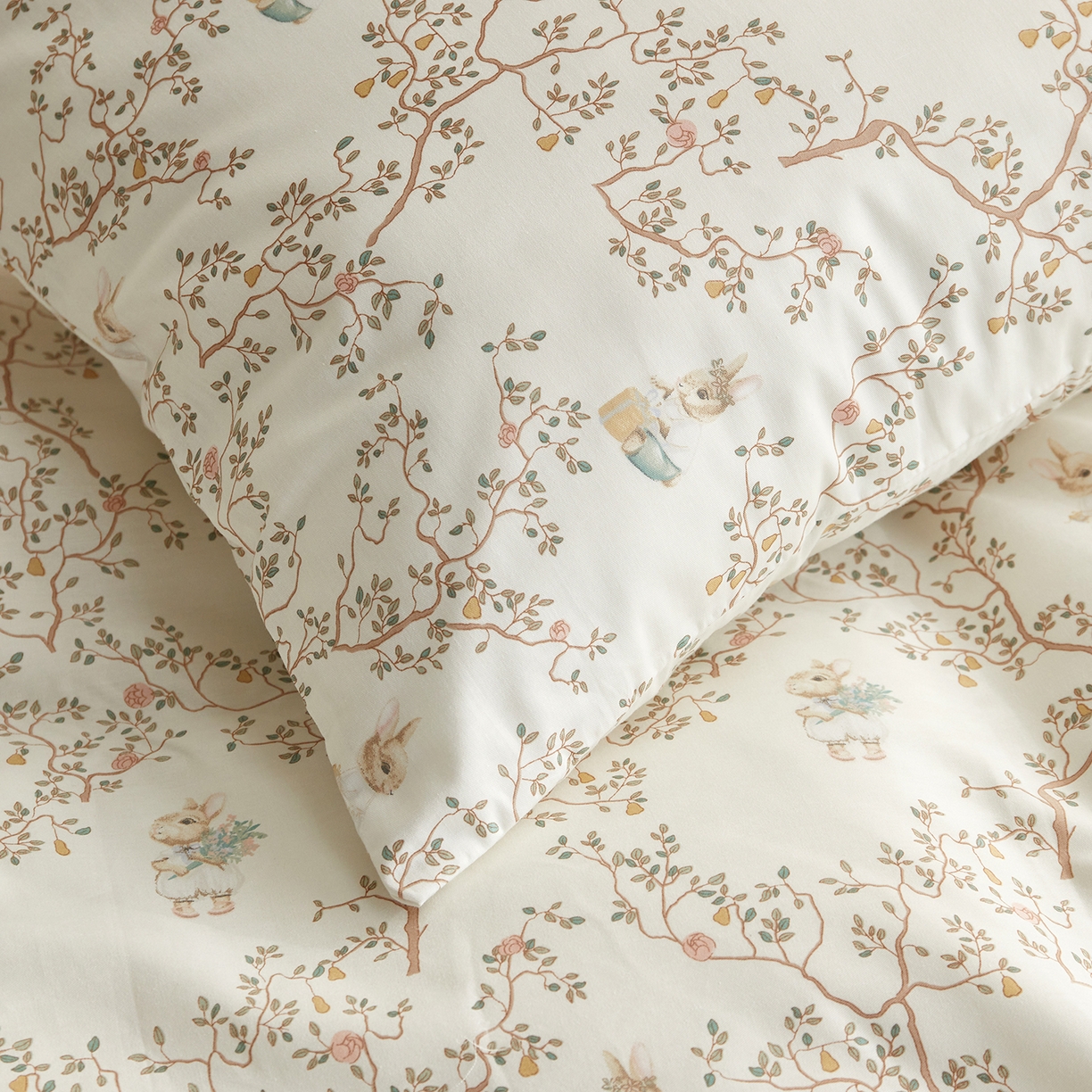 91家纺网 家纺一手货源 找家纺 绫韵家纺 2026新款全棉ins小碎花13372纯棉田园风简约四件套 兔趣花园