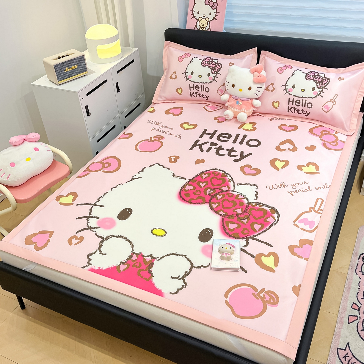 91家纺网 家纺一手货源 找家纺 暮思家居 2026新款正版授权A类大版数码印花三丽鸥1200D冰丝凉席可组合仿锦氨夏被 平铺款-豹纹KT猫