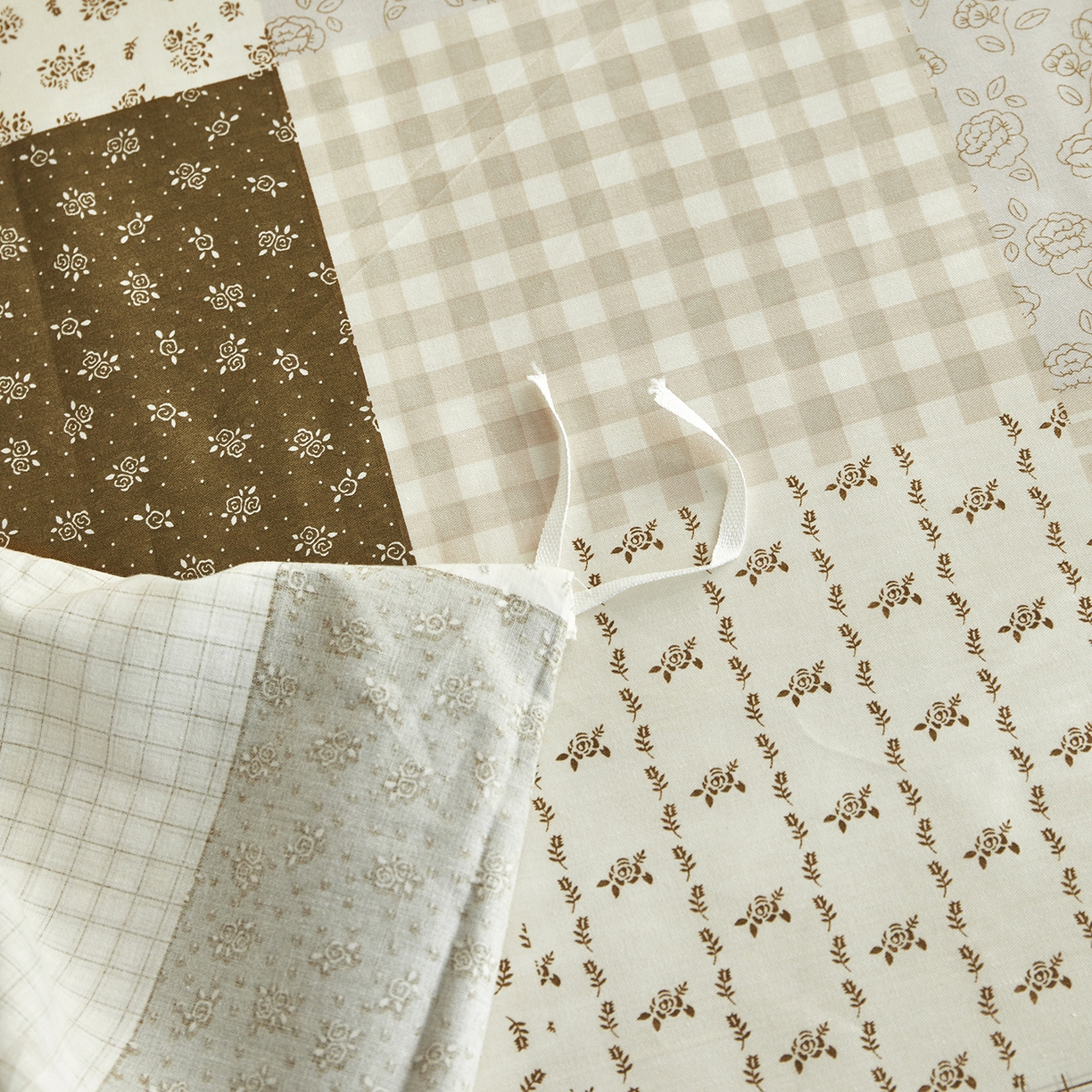 91家纺网 家纺一手货源 找家纺 绫韵家纺 2026新款全棉ins小碎花13372纯棉田园风简约四件套 乡村爱情