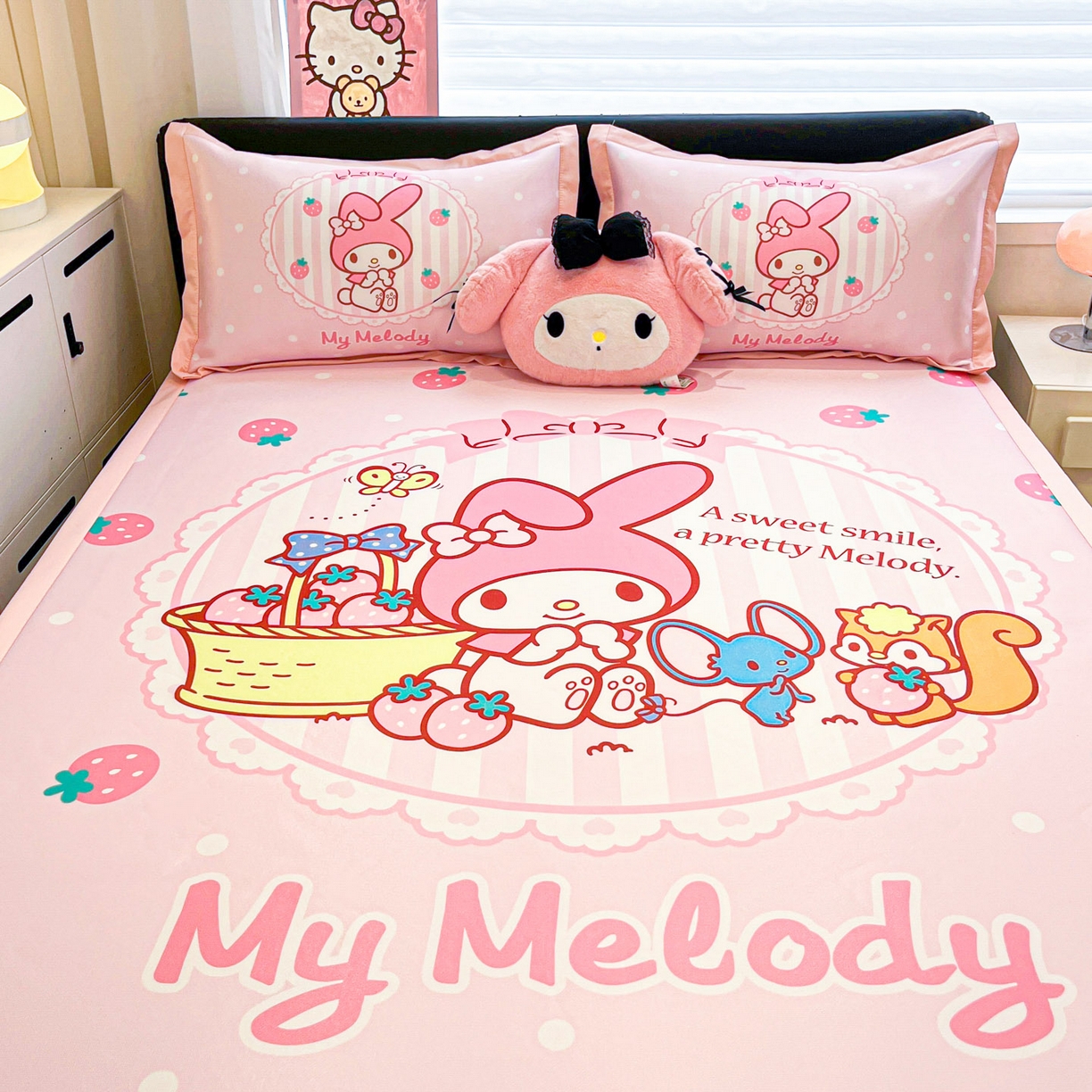 91家纺网 家纺一手货源 找家纺 暮思家居 2026新款正版授权A类大版数码印花三丽鸥1200D冰丝凉席可组合仿锦氨夏被 平铺款-草莓美乐蒂