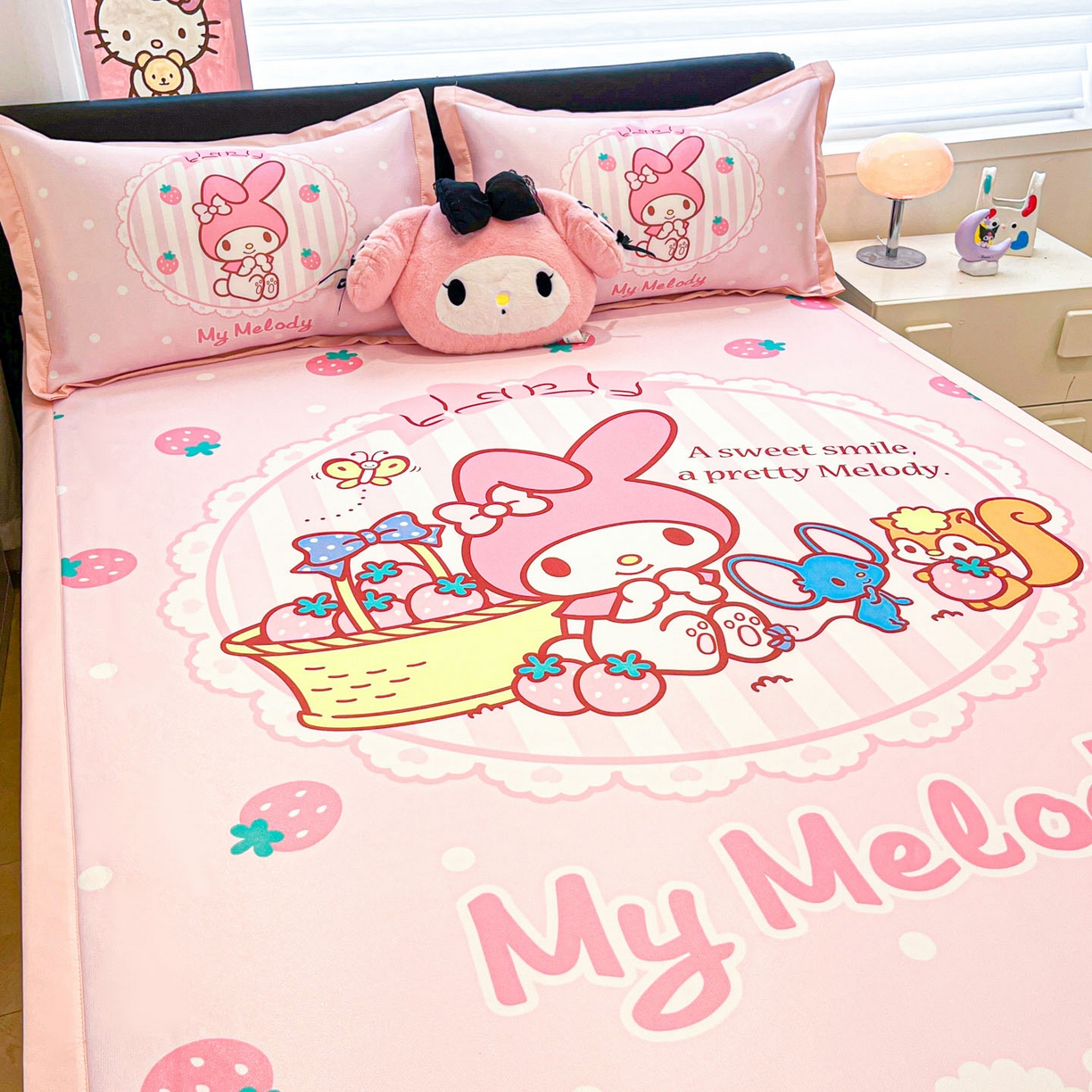 91家纺网 家纺一手货源 找家纺 暮思家居 2026新款正版授权A类大版数码印花三丽鸥1200D冰丝凉席可组合仿锦氨夏被 平铺款-草莓美乐蒂