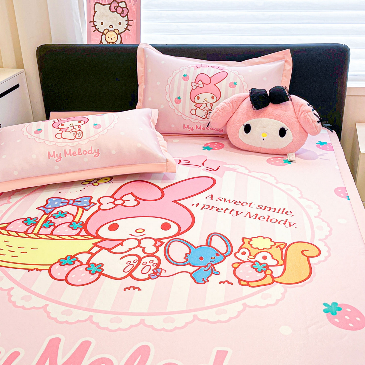 91家纺网 家纺一手货源 找家纺 暮思家居 2026新款正版授权A类大版数码印花三丽鸥1200D冰丝凉席可组合仿锦氨夏被 平铺款-草莓美乐蒂