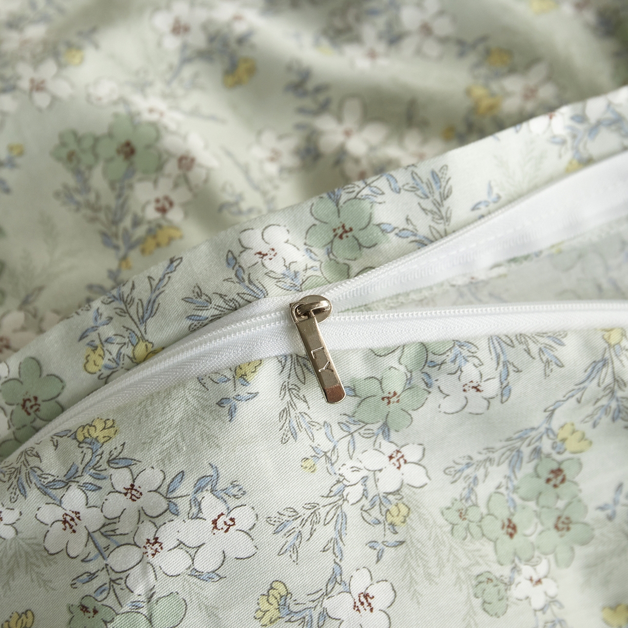 91家纺网 家纺一手货源 找家纺 绫韵家纺 2026新款全棉ins小碎花13372纯棉田园风简约四件套 星星花