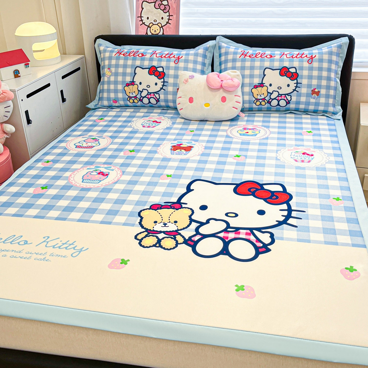 91家纺网 家纺一手货源 找家纺 暮思家居 2026新款正版授权A类大版数码印花三丽鸥1200D冰丝凉席可组合仿锦氨夏被 平铺款-格子KT