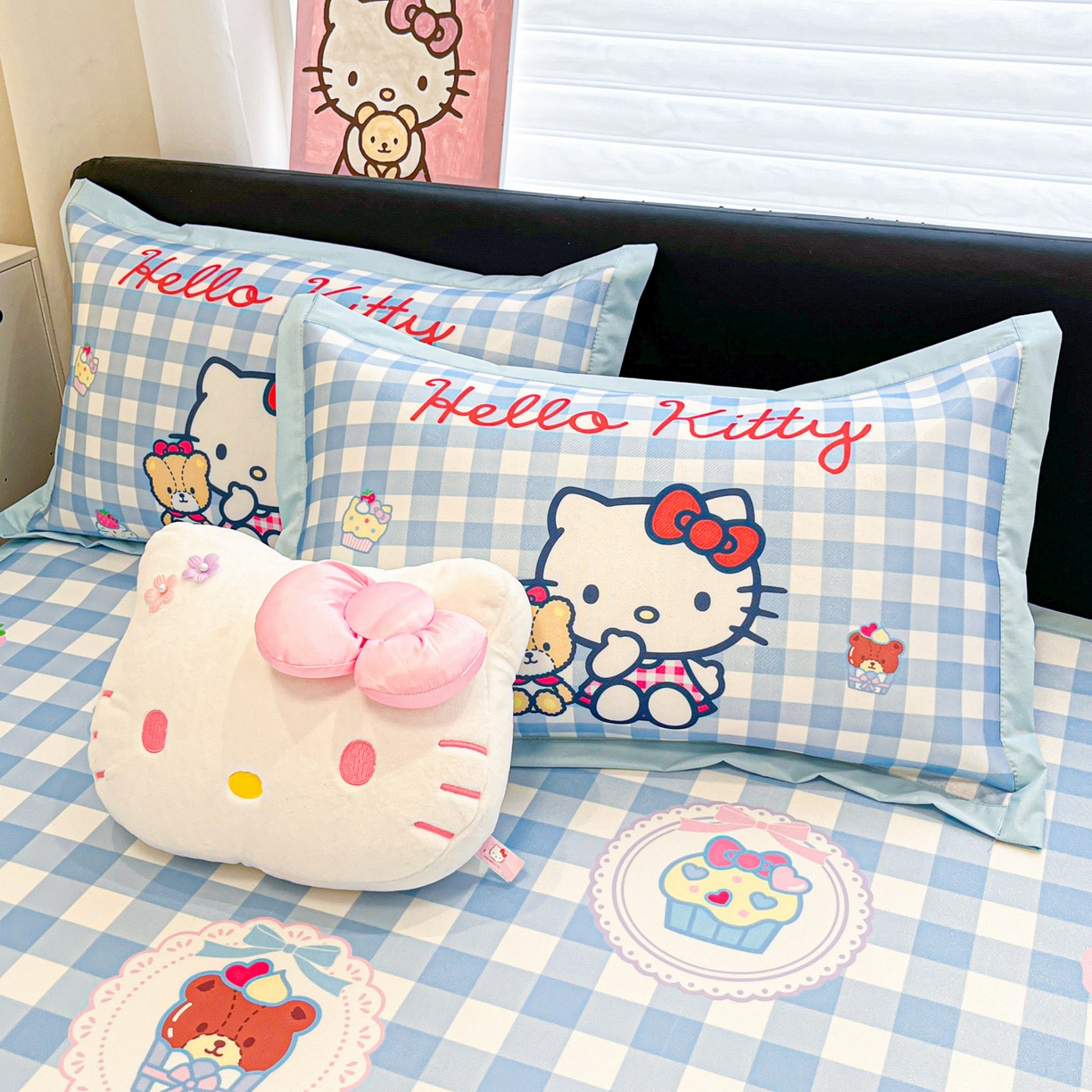 91家纺网 家纺一手货源 找家纺 暮思家居 2026新款正版授权A类大版数码印花三丽鸥1200D冰丝凉席可组合仿锦氨夏被 平铺款-格子KT