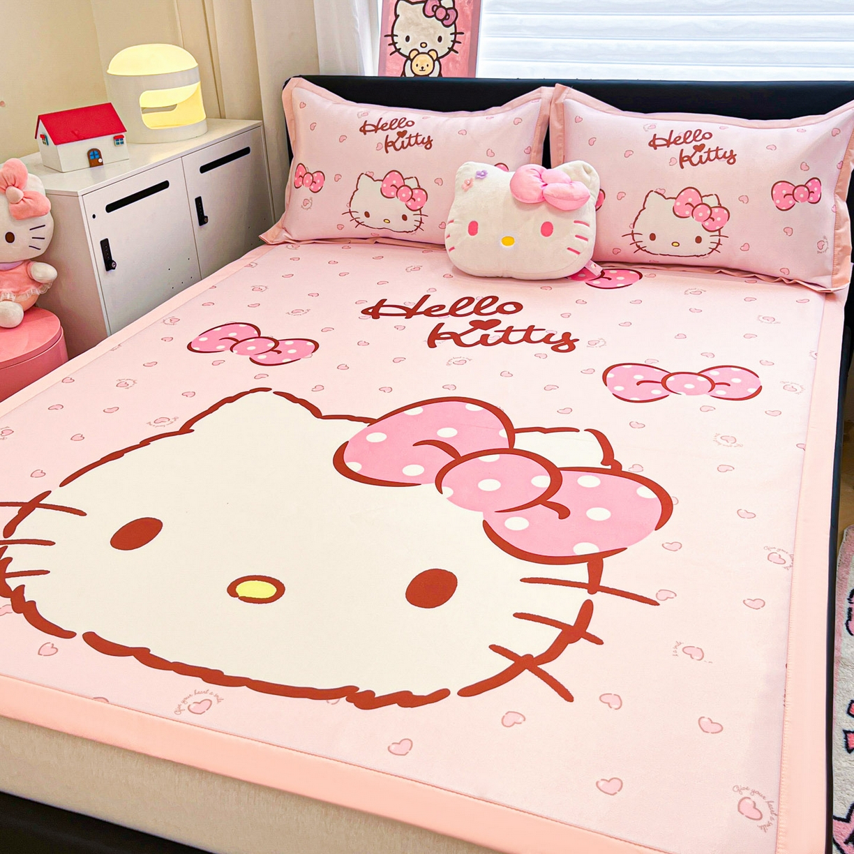 91家纺网 家纺一手货源 找家纺 暮思家居 2026新款正版授权A类大版数码印花三丽鸥1200D冰丝凉席可组合仿锦氨夏被 平铺款-蝴蝶结KT