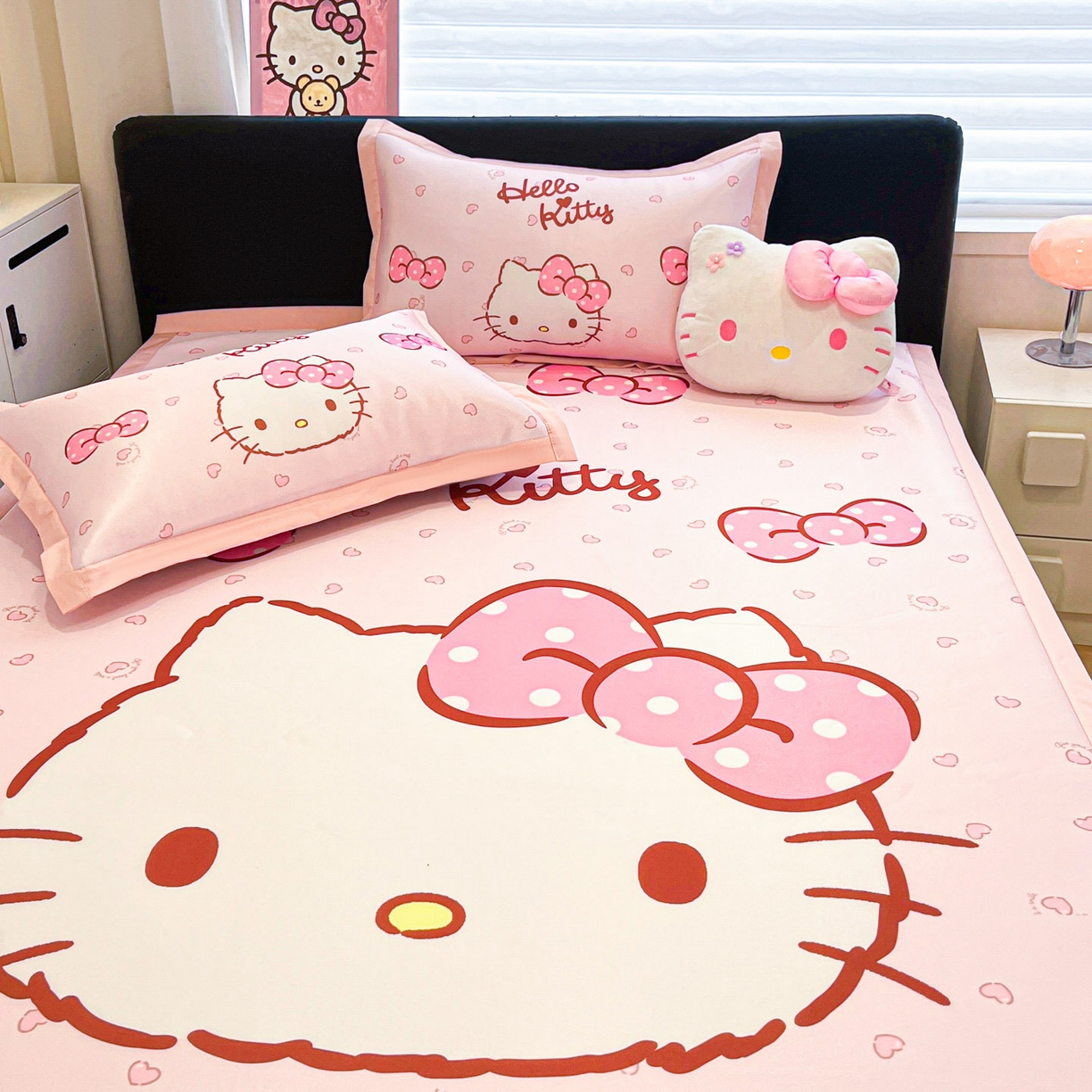 91家纺网 家纺一手货源 找家纺 暮思家居 2026新款正版授权A类大版数码印花三丽鸥1200D冰丝凉席可组合仿锦氨夏被 平铺款-蝴蝶结KT