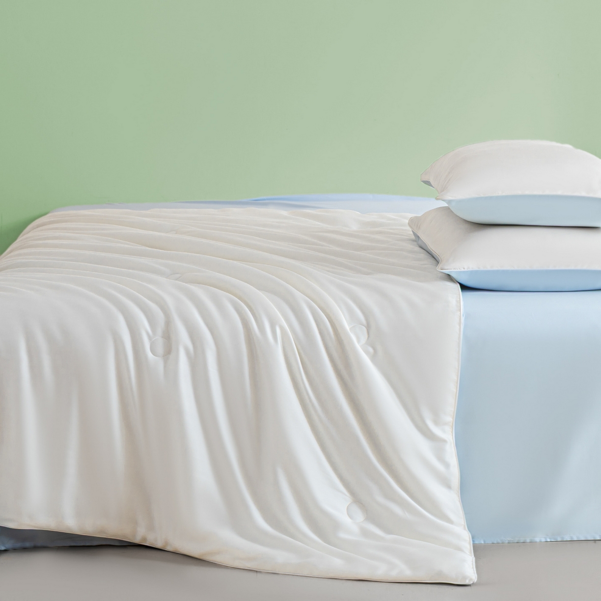 91家纺网 家纺一手货源 找家纺 云棉坊 2026新款水洗冰丝滚边款夏被-双拼系列 双拼-贵族白+天空蓝