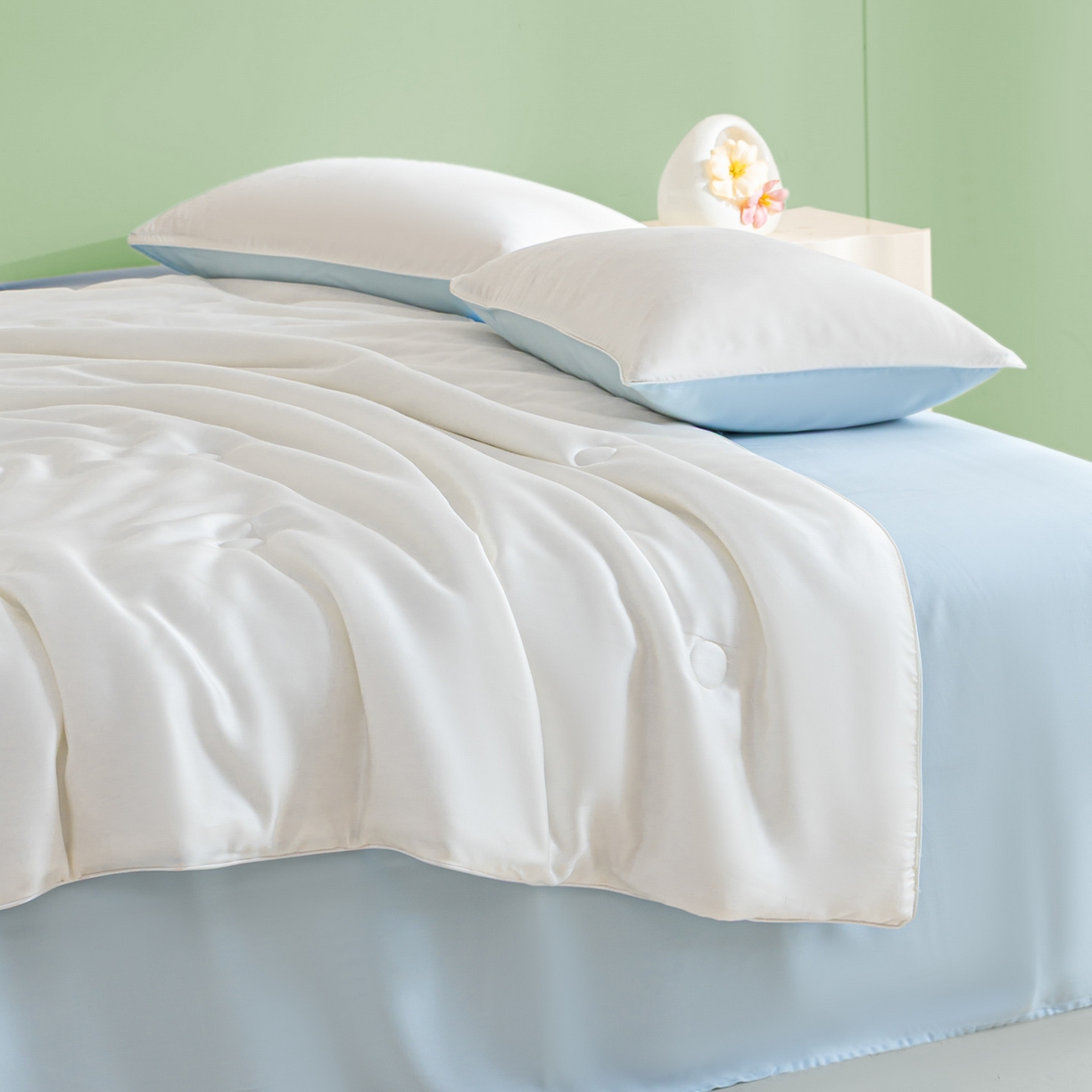 91家纺网 家纺一手货源 找家纺 云棉坊 2026新款水洗冰丝滚边款夏被-双拼系列 双拼-贵族白+天空蓝