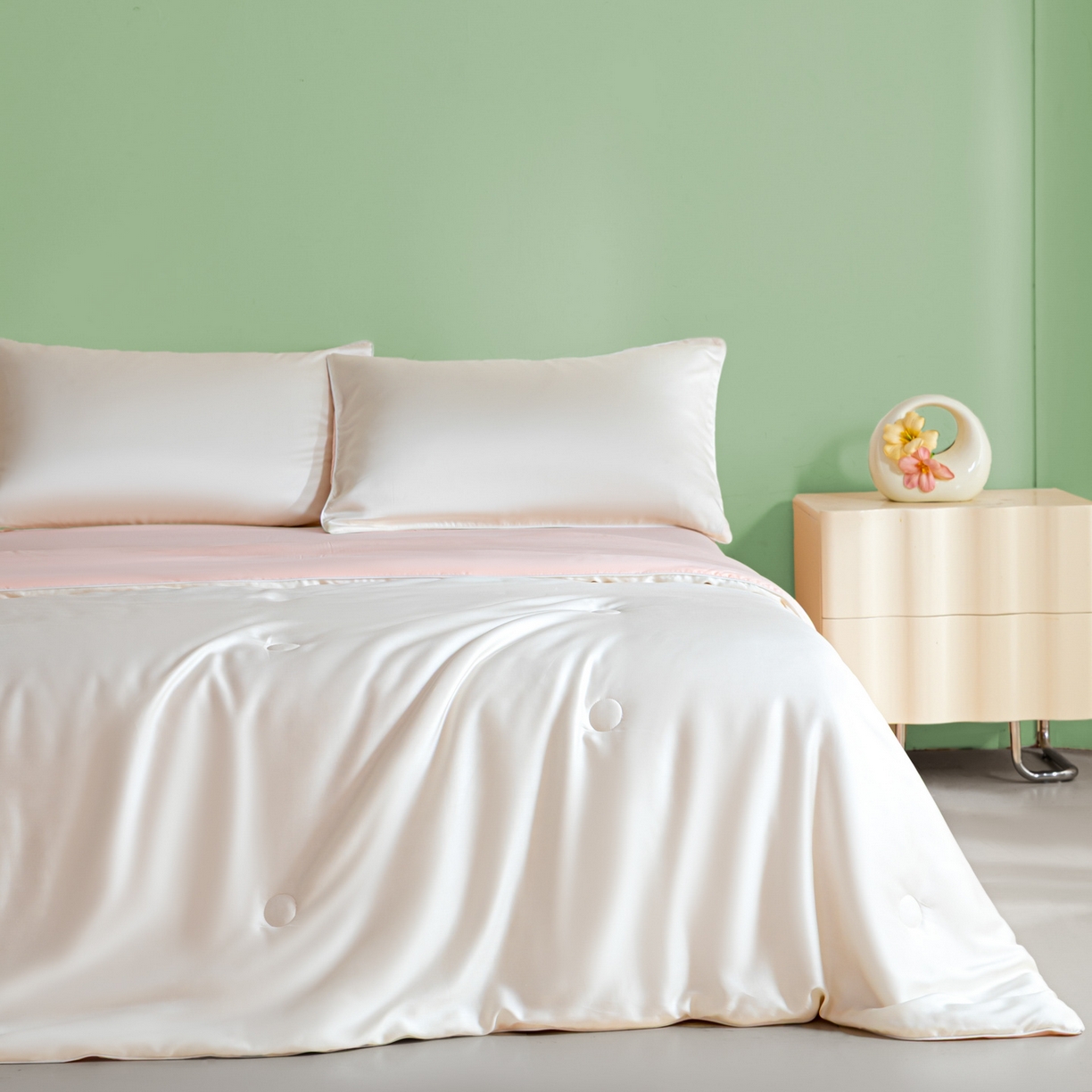 91家纺网 家纺一手货源 找家纺 云棉坊 2026新款水洗冰丝滚边款夏被-双拼系列 双拼-贵族白+半熟蜜桃