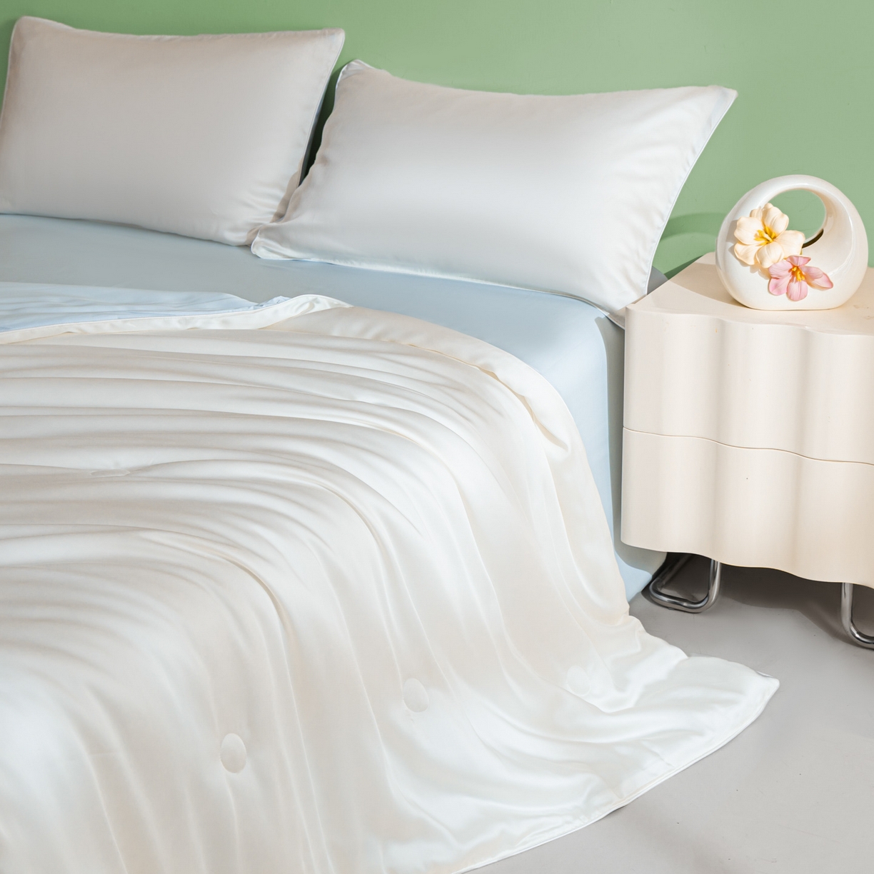 91家纺网 家纺一手货源 找家纺 云棉坊 2026新款水洗冰丝滚边款夏被-双拼系列 双拼-贵族白+天空蓝