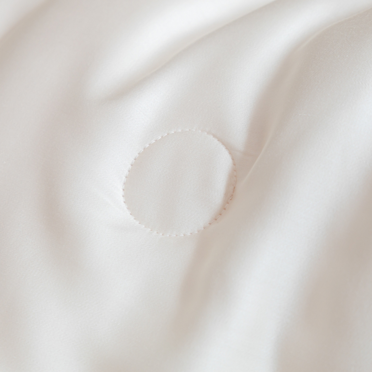 91家纺网 家纺一手货源 找家纺 云棉坊 2026新款水洗冰丝滚边款夏被-双拼系列 双拼-贵族白+天空蓝