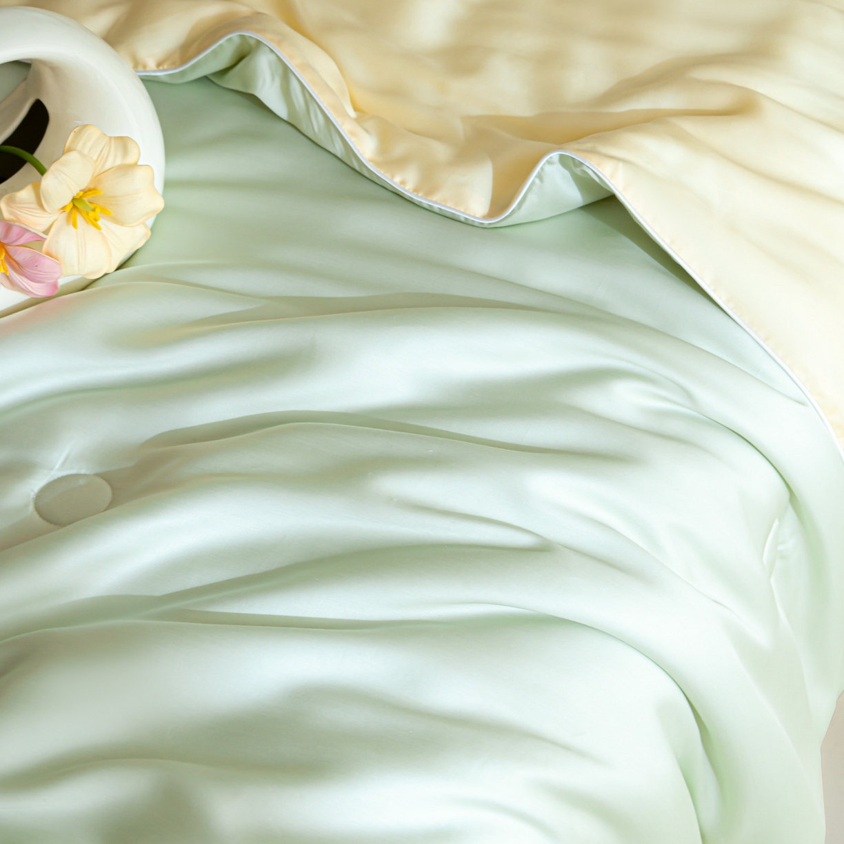 91家纺网 家纺一手货源 找家纺 云棉坊 2026新款水洗冰丝滚边款夏被-双拼系列 双拼-水果清香+奶黄