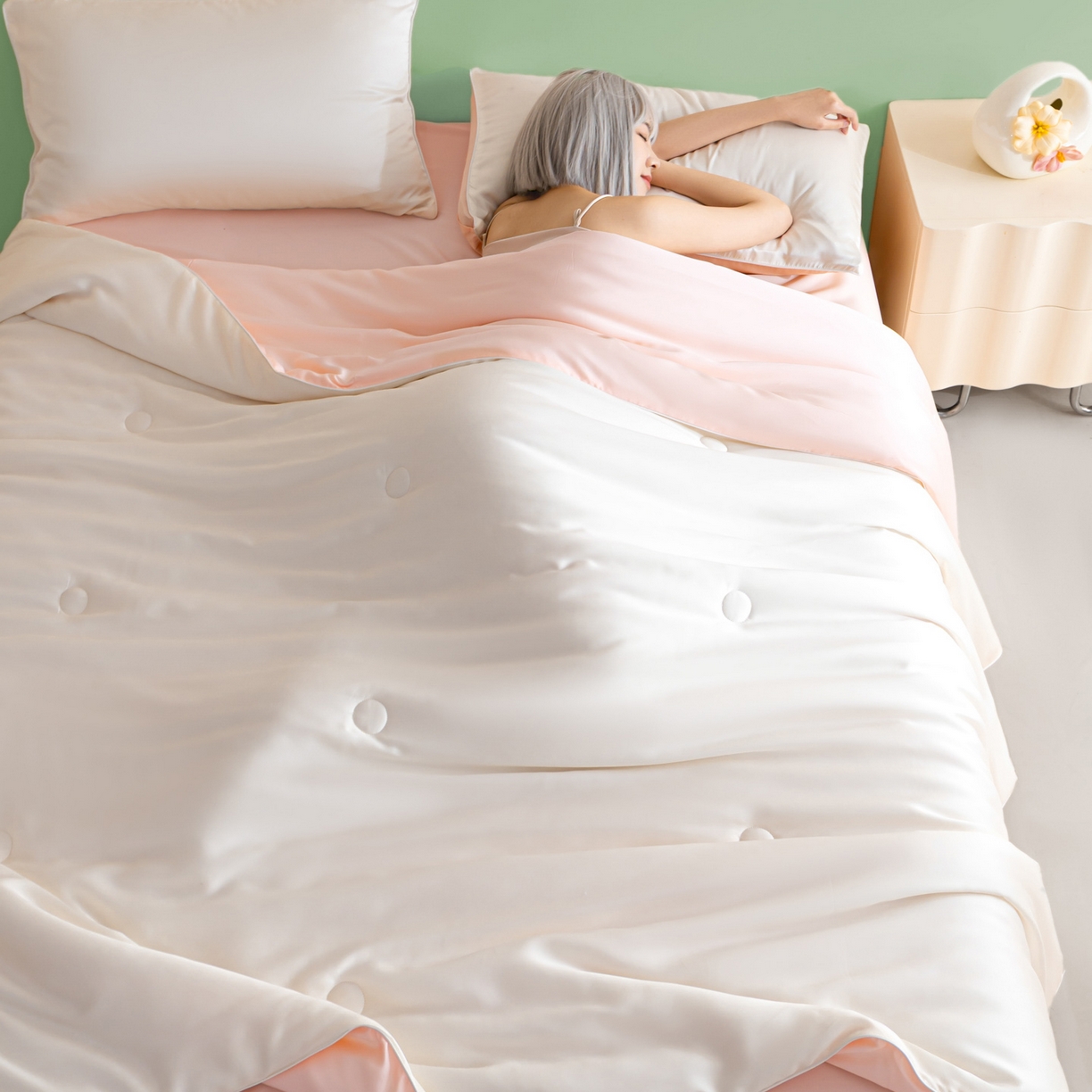 91家纺网 家纺一手货源 找家纺 云棉坊 2026新款水洗冰丝滚边款夏被-双拼系列 双拼-贵族白+半熟蜜桃