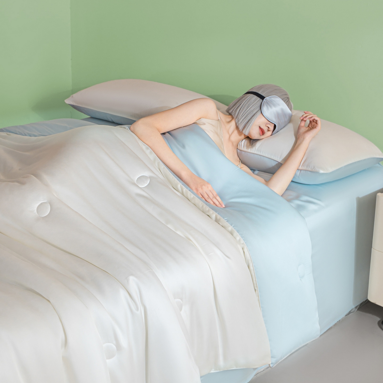 91家纺网 家纺一手货源 找家纺 云棉坊 2026新款水洗冰丝滚边款夏被-双拼系列 双拼-贵族白+天空蓝