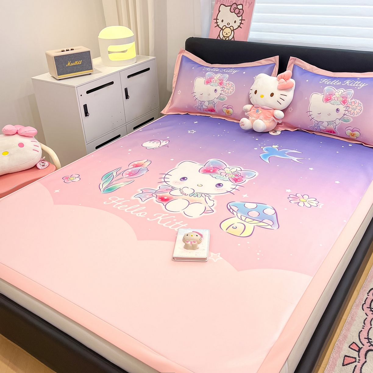 91家纺网 家纺一手货源 找家纺 暮思家居 2026新款正版授权A类大版数码印花三丽鸥1200D冰丝凉席可组合仿锦氨夏被 平铺款-梦幻KT