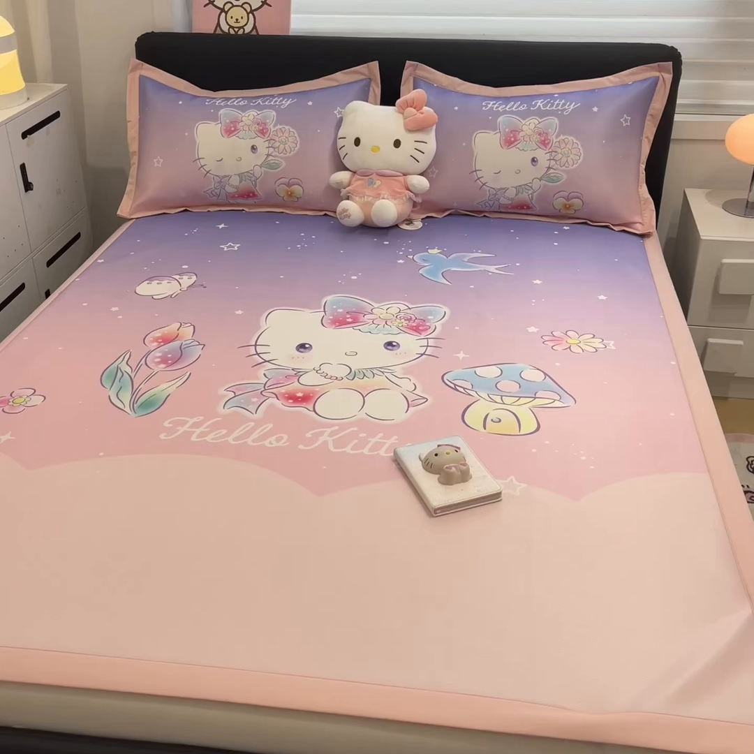 91家纺网 家纺一手货源 找家纺 暮思家居 2026新款正版授权A类大版数码印花三丽鸥1200D冰丝凉席可组合仿锦氨夏被 平铺款-梦幻KT