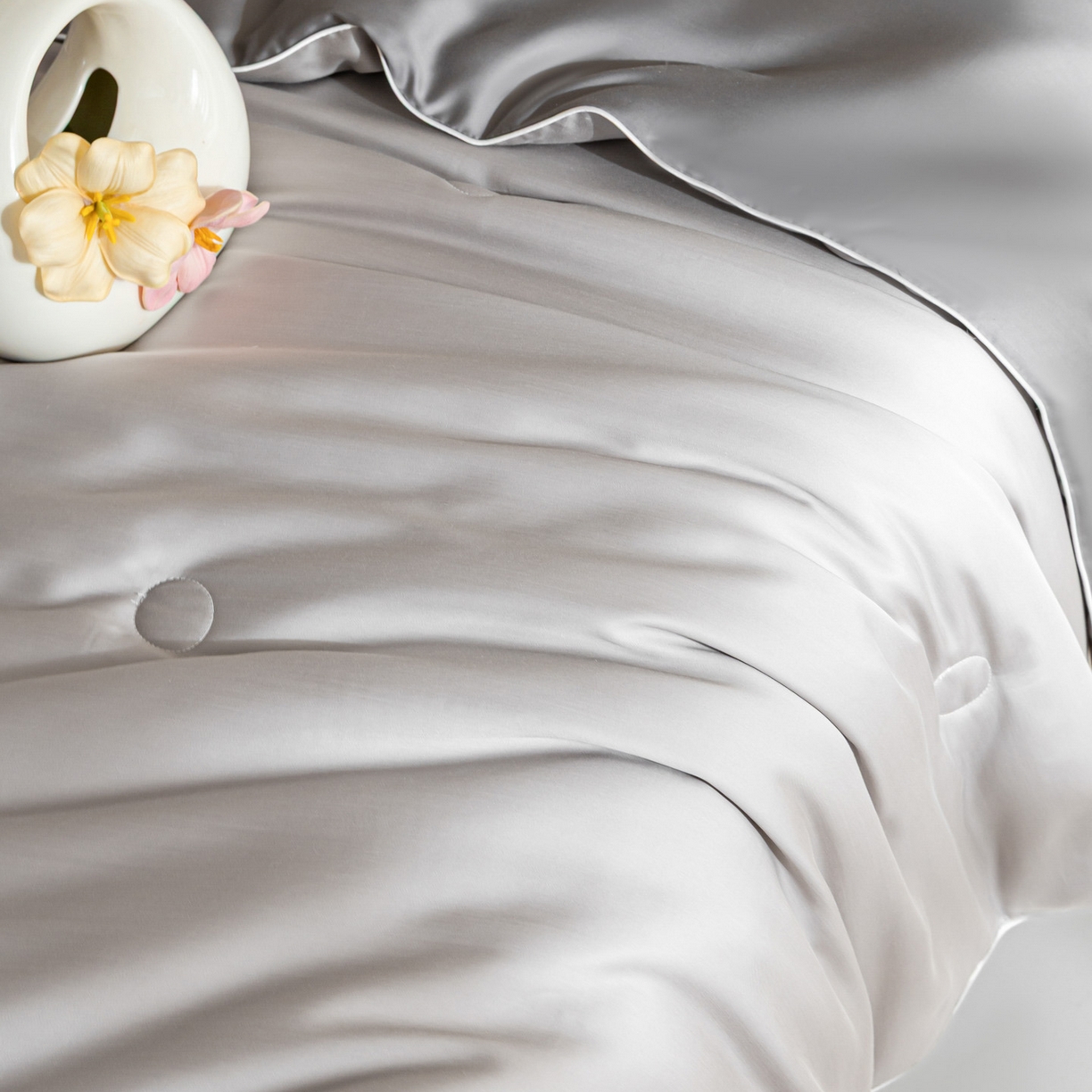 91家纺网 家纺一手货源 找家纺 云棉坊 2026新款水洗冰丝滚边款夏被-双拼系列 双拼-椰子灰+经典灰