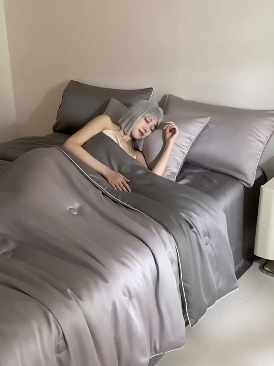 91家纺网 家纺一手货源 找家纺 云棉坊 2026新款水洗冰丝滚边款夏被-双拼系列 双拼-椰子灰+经典灰