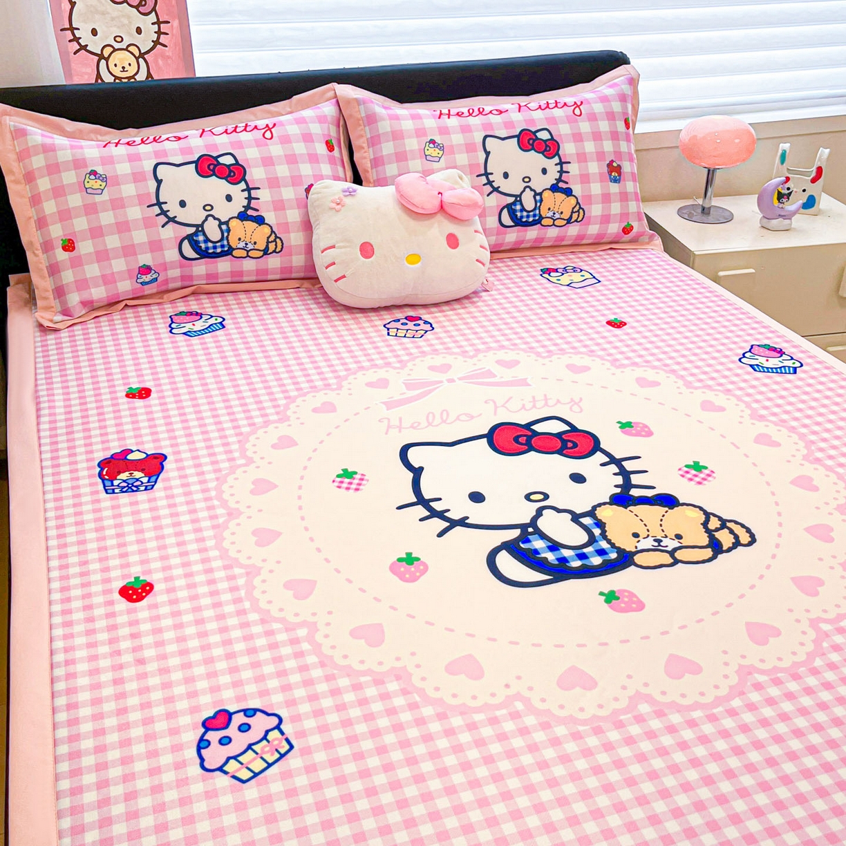 91家纺网 家纺一手货源 找家纺 暮思家居 2026新款正版授权A类大版数码印花三丽鸥1200D冰丝凉席可组合仿锦氨夏被 平铺款-奶油KT