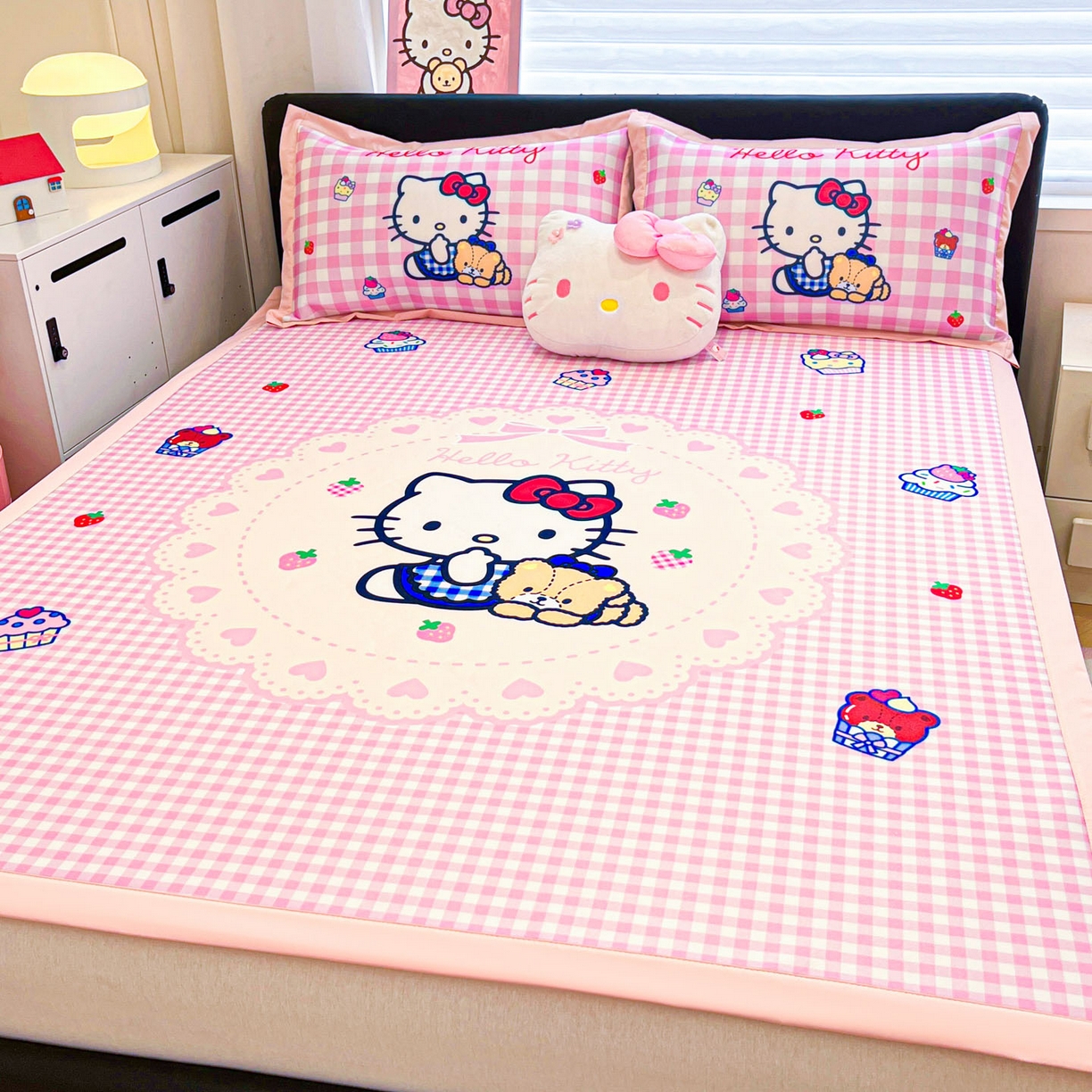 91家纺网 家纺一手货源 找家纺 暮思家居 2026新款正版授权A类大版数码印花三丽鸥1200D冰丝凉席可组合仿锦氨夏被 平铺款-奶油KT