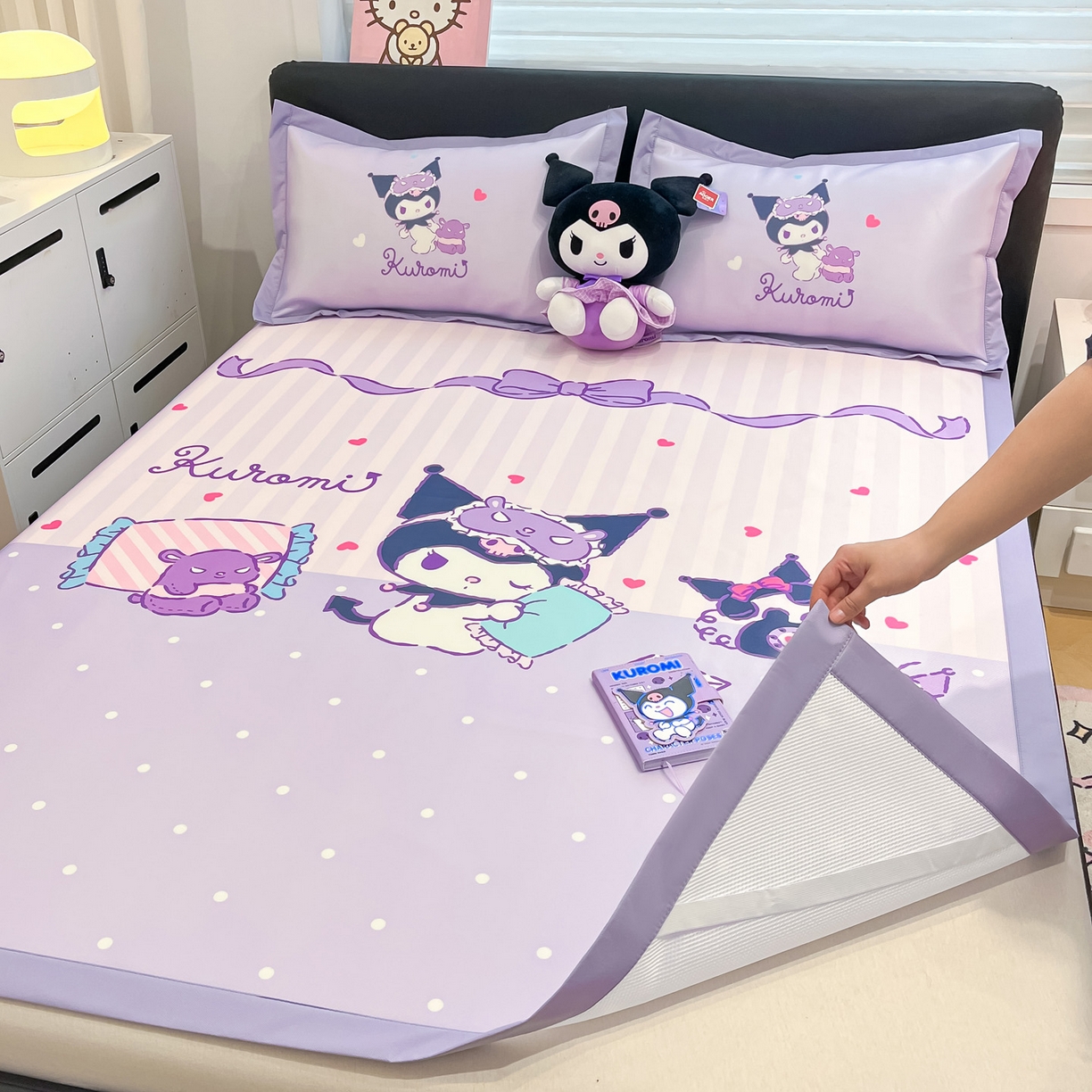 91家纺网 家纺一手货源 找家纺 暮思家居 2026新款正版授权A类大版数码印花三丽鸥1200D冰丝凉席可组合仿锦氨夏被 平铺款-甜蜜库洛米