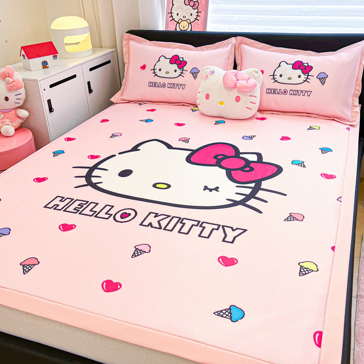 91家纺网 家纺一手货源 找家纺 暮思家居 2026新款正版授权A类大版数码印花三丽鸥1200D冰丝凉席可组合仿锦氨夏被 平铺款-甜筒KT