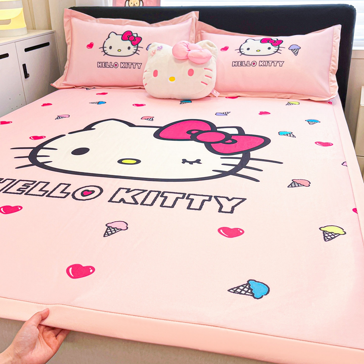 91家纺网 家纺一手货源 找家纺 暮思家居 2026新款正版授权A类大版数码印花三丽鸥1200D冰丝凉席可组合仿锦氨夏被 平铺款-甜筒KT