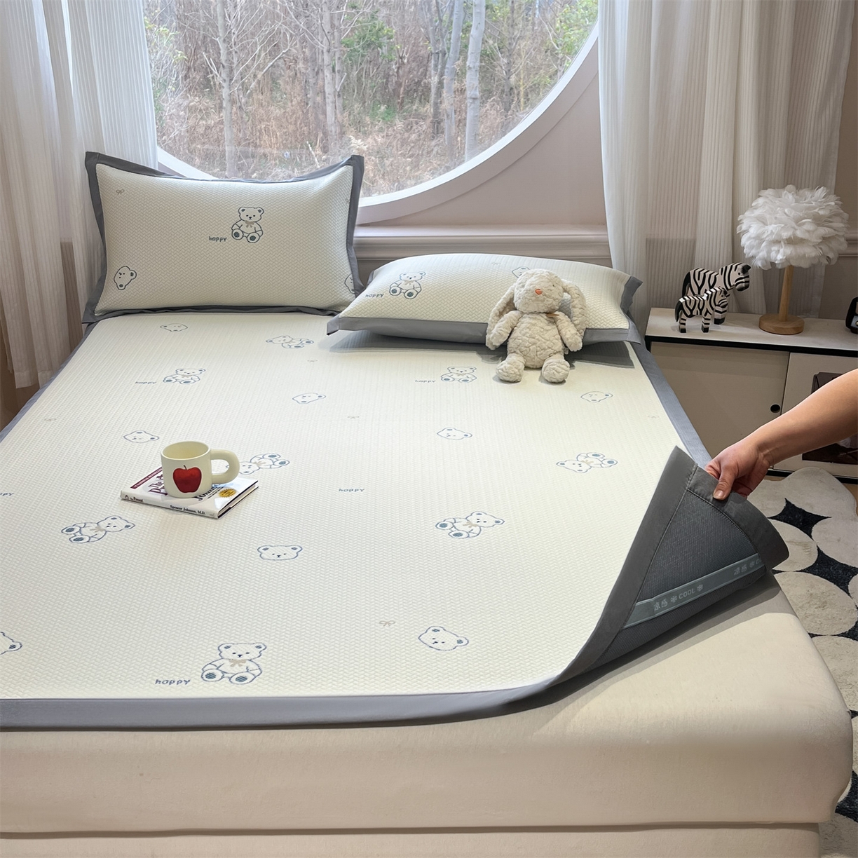 91家纺网 家纺一手货源 找家纺 天之澜家纺 2026新款PE凉豆豆凉席小红书热卖款A类冰豆豆凉席三件套可水洗豆豆凉席-床席款 熊宝宝