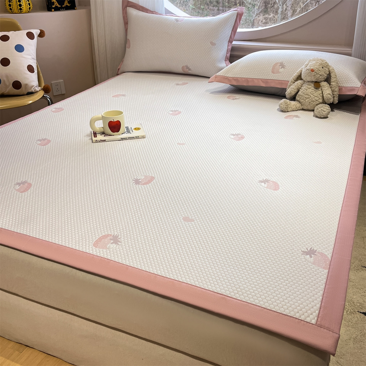 91家纺网 家纺一手货源 找家纺 天之澜家纺 2026新款PE凉豆豆凉席小红书热卖款A类冰豆豆凉席三件套可水洗豆豆凉席-床席款 甜心草莓