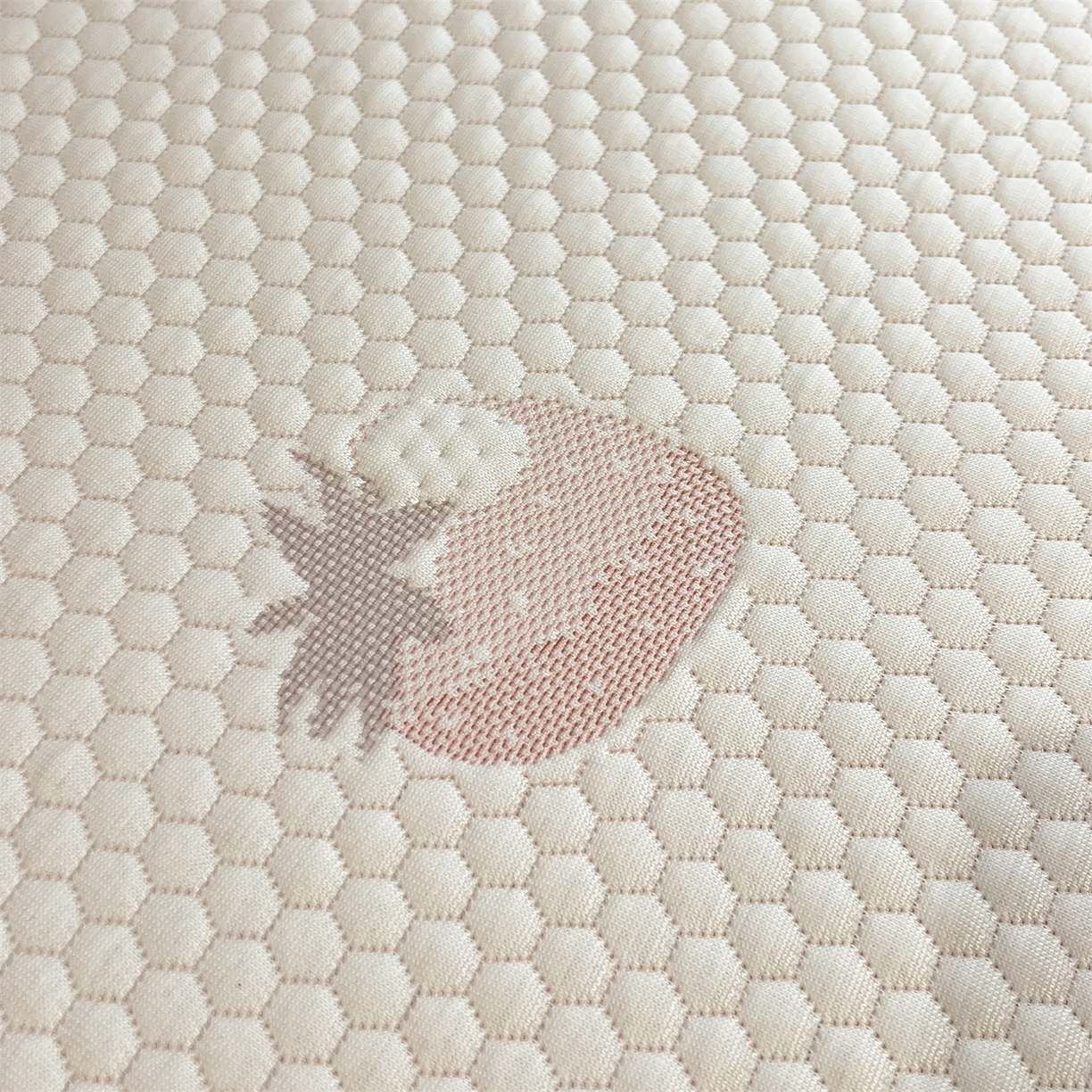 91家纺网 家纺一手货源 找家纺 天之澜家纺 2026新款PE凉豆豆凉席小红书热卖款A类冰豆豆凉席三件套可水洗豆豆凉席-床席款 甜心草莓