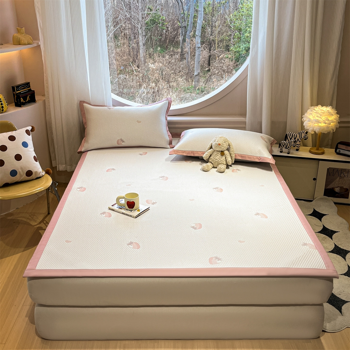 91家纺网 家纺一手货源 找家纺 天之澜家纺 2026新款PE凉豆豆凉席小红书热卖款A类冰豆豆凉席三件套可水洗豆豆凉席-床席款 甜心草莓