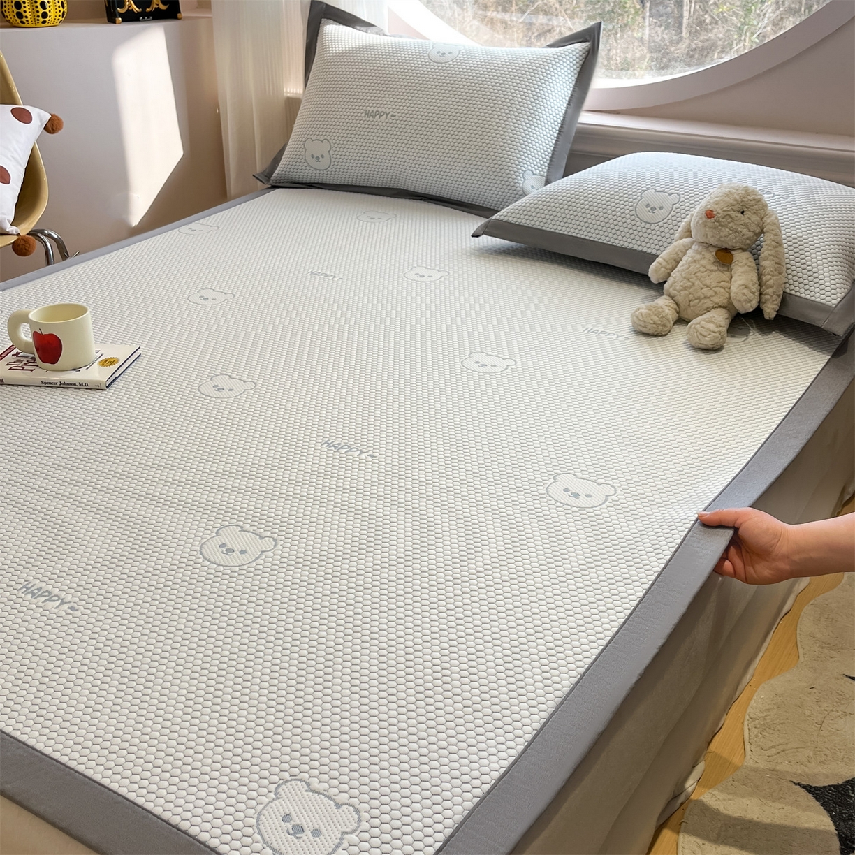 91家纺网 家纺一手货源 找家纺 天之澜家纺 2026新款PE凉豆豆凉席小红书热卖款A类冰豆豆凉席三件套可水洗豆豆凉席-床席款 快乐小熊