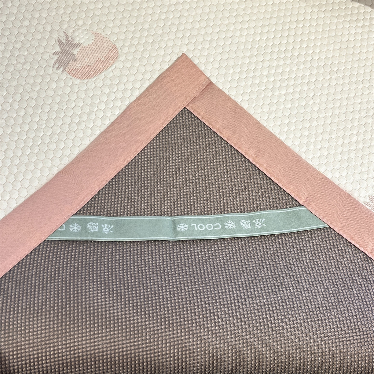 91家纺网 家纺一手货源 找家纺 天之澜家纺 2026新款PE凉豆豆凉席小红书热卖款A类冰豆豆凉席三件套可水洗豆豆凉席-床席款 甜心草莓