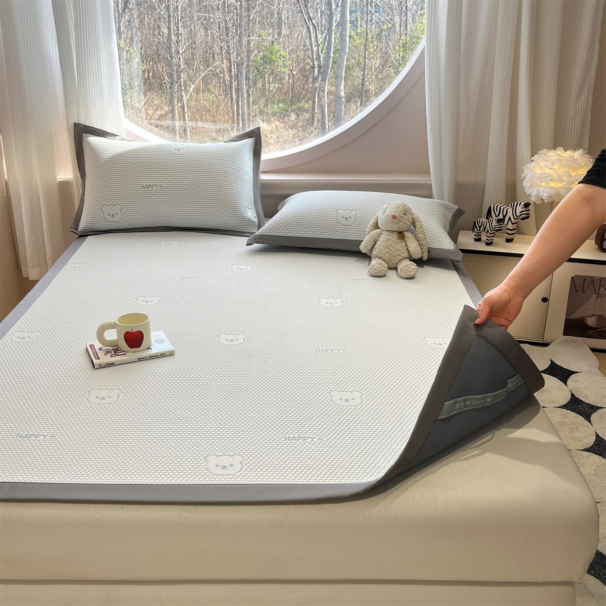 91家纺网 家纺一手货源 找家纺 天之澜家纺 2026新款PE凉豆豆凉席小红书热卖款A类冰豆豆凉席三件套可水洗豆豆凉席-床席款 快乐小熊