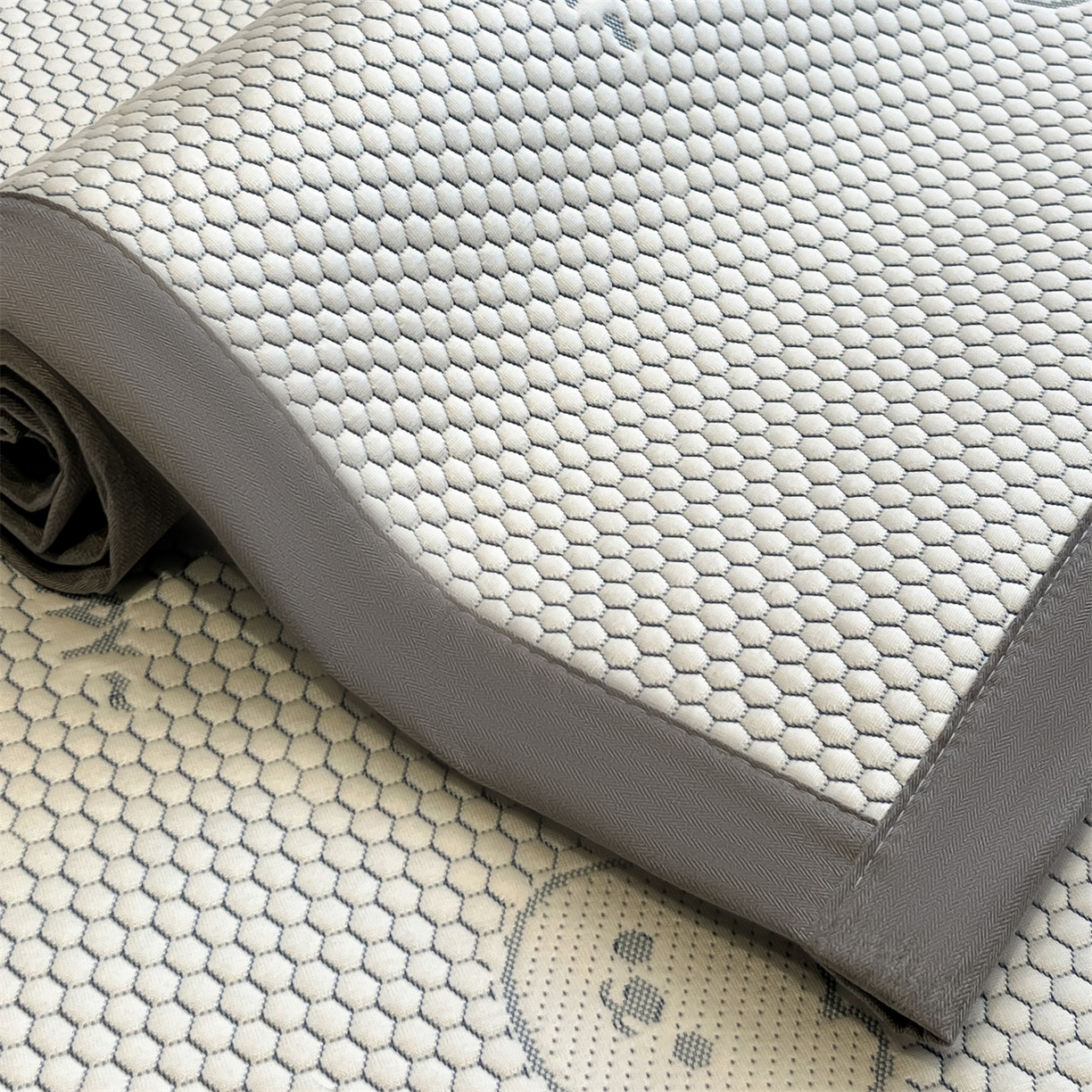 91家纺网 家纺一手货源 找家纺 天之澜家纺 2026新款PE凉豆豆凉席小红书热卖款A类冰豆豆凉席三件套可水洗豆豆凉席-床席款 快乐小熊