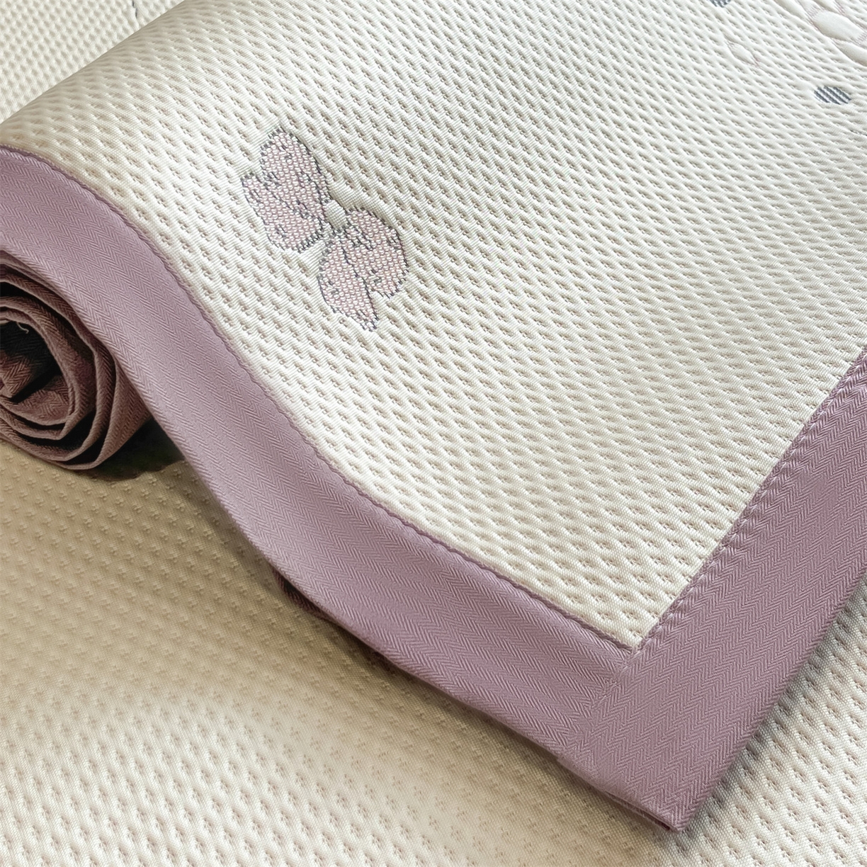 91家纺网 家纺一手货源 找家纺 天之澜家纺 2026新款PE凉豆豆凉席小红书热卖款A类冰豆豆凉席三件套可水洗豆豆凉席-床席款 小喵喵