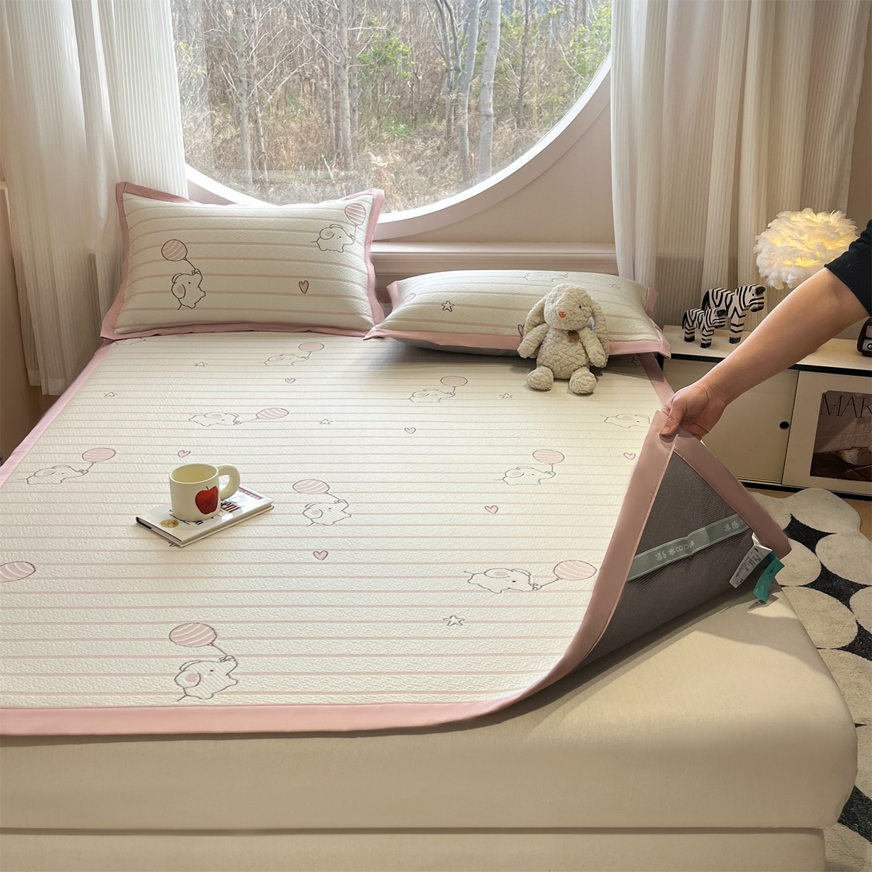 91家纺网 家纺一手货源 找家纺 天之澜家纺 2026新款PE凉豆豆凉席小红书热卖款A类冰豆豆凉席三件套可水洗豆豆凉席-床席款 象小萌