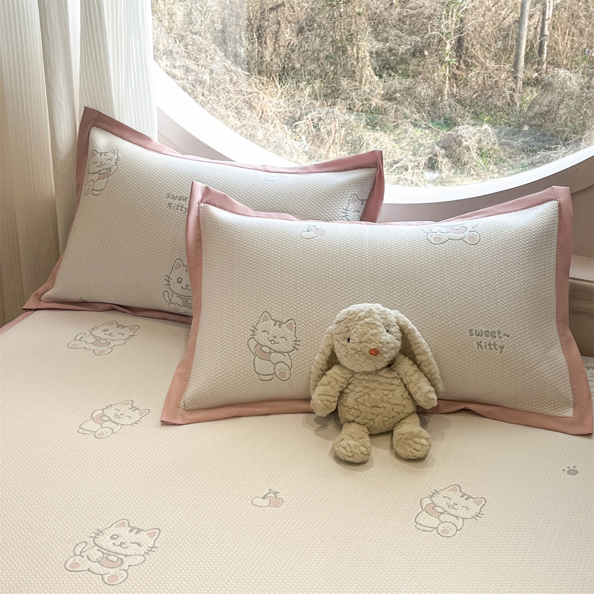 91家纺网 家纺一手货源 找家纺 天之澜家纺 2026新款PE凉豆豆凉席小红书热卖款A类冰豆豆凉席三件套可水洗豆豆凉席-床席款 招财猫