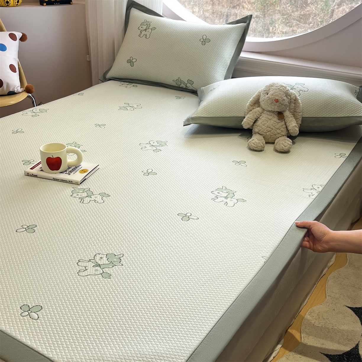 91家纺网 家纺一手货源 找家纺 天之澜家纺 2026新款PE凉豆豆凉席小红书热卖款A类冰豆豆凉席三件套可水洗豆豆凉席-床席款 幸运小马