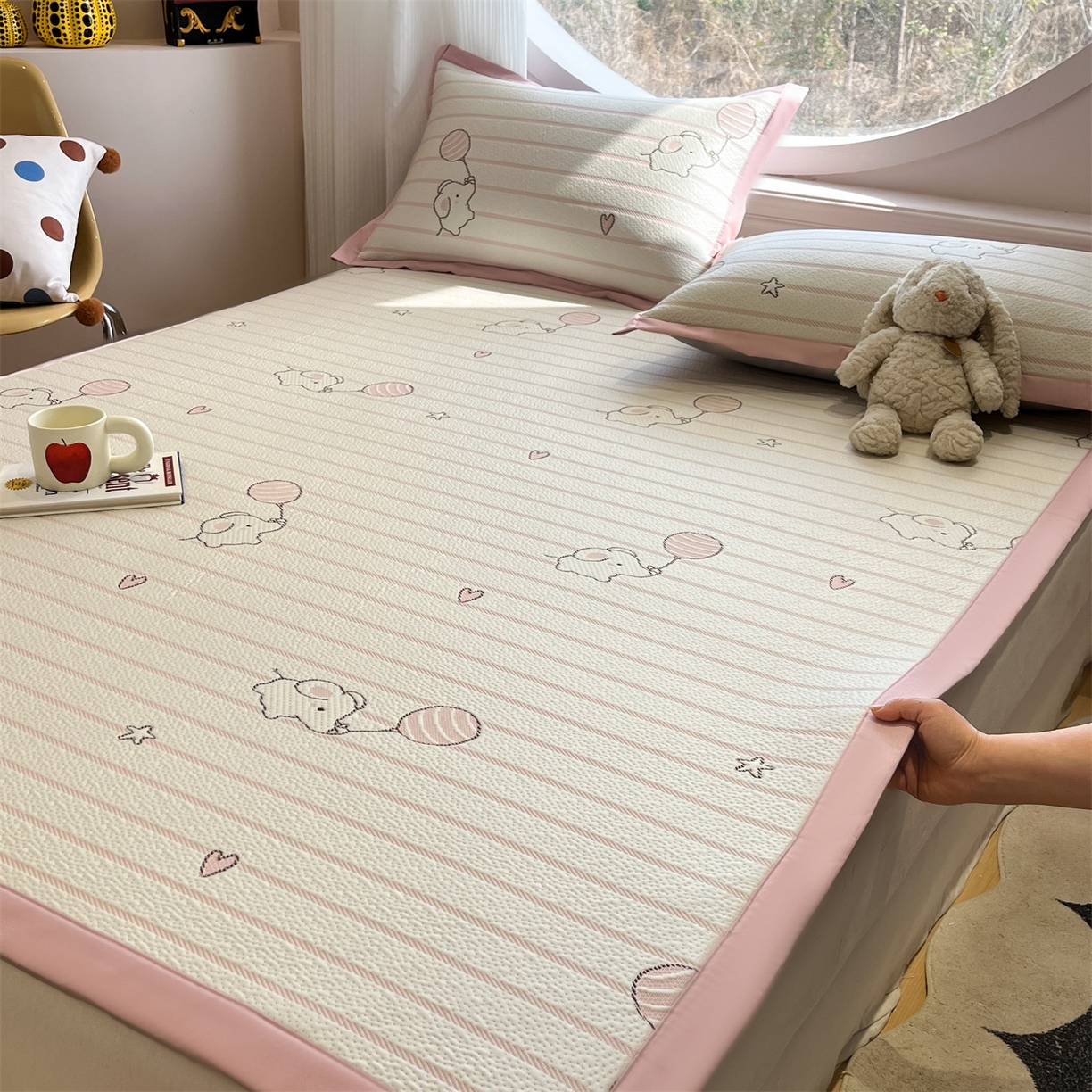 91家纺网 家纺一手货源 找家纺 天之澜家纺 2026新款PE凉豆豆凉席小红书热卖款A类冰豆豆凉席三件套可水洗豆豆凉席-床席款 象小萌