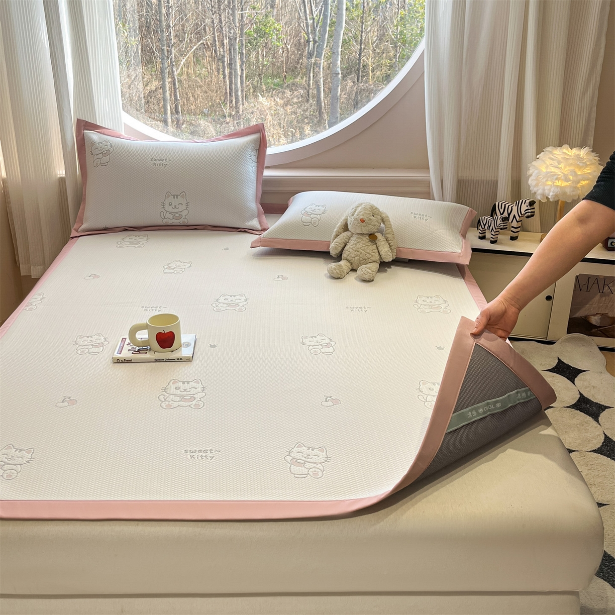 91家纺网 家纺一手货源 找家纺 天之澜家纺 2026新款PE凉豆豆凉席小红书热卖款A类冰豆豆凉席三件套可水洗豆豆凉席-床席款 招财猫