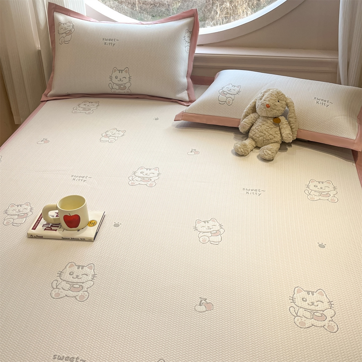 91家纺网 家纺一手货源 找家纺 天之澜家纺 2026新款PE凉豆豆凉席小红书热卖款A类冰豆豆凉席三件套可水洗豆豆凉席-床席款 招财猫