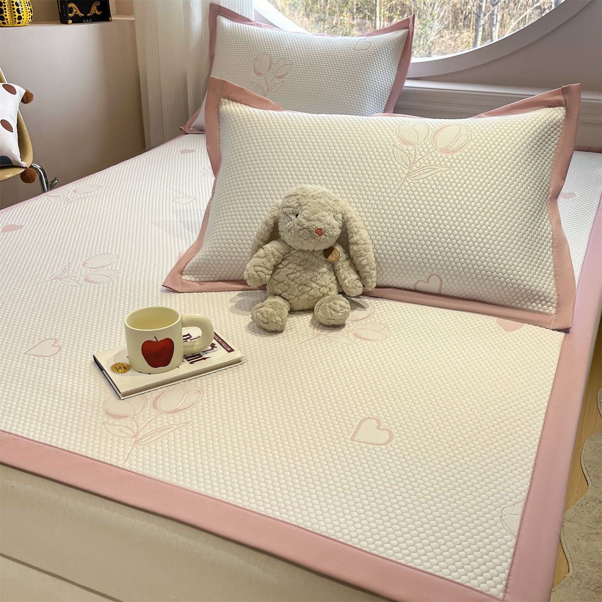 91家纺网 家纺一手货源 找家纺 天之澜家纺 2026新款PE凉豆豆凉席小红书热卖款A类冰豆豆凉席三件套可水洗豆豆凉席-床席款 郁金香之恋