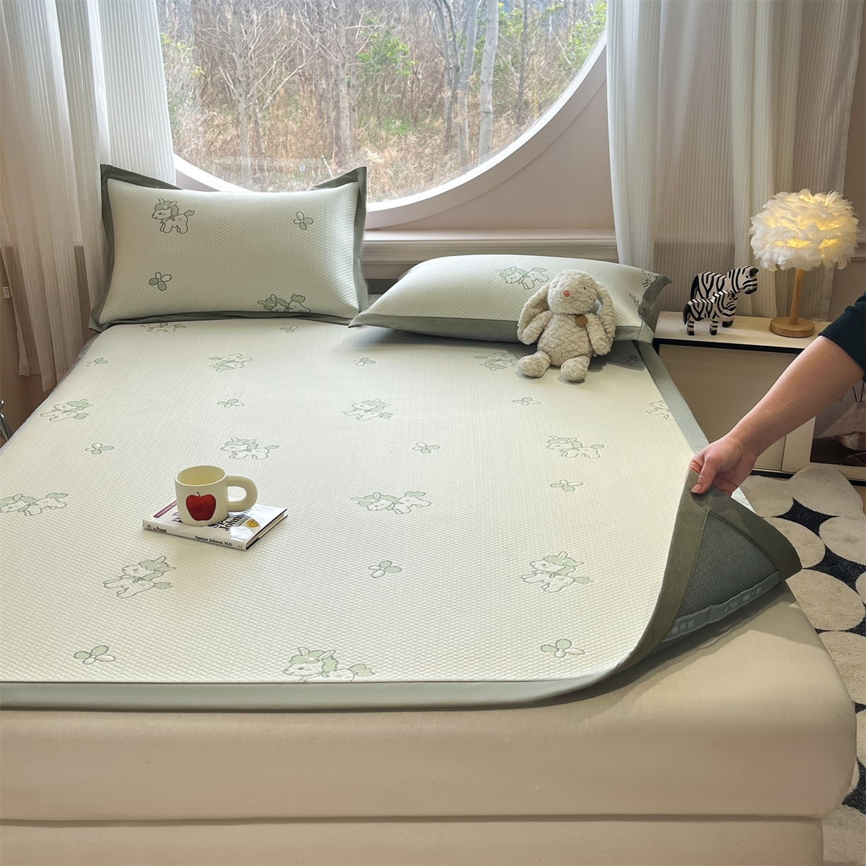 91家纺网 家纺一手货源 找家纺 天之澜家纺 2026新款PE凉豆豆凉席小红书热卖款A类冰豆豆凉席三件套可水洗豆豆凉席-床席款 幸运小马