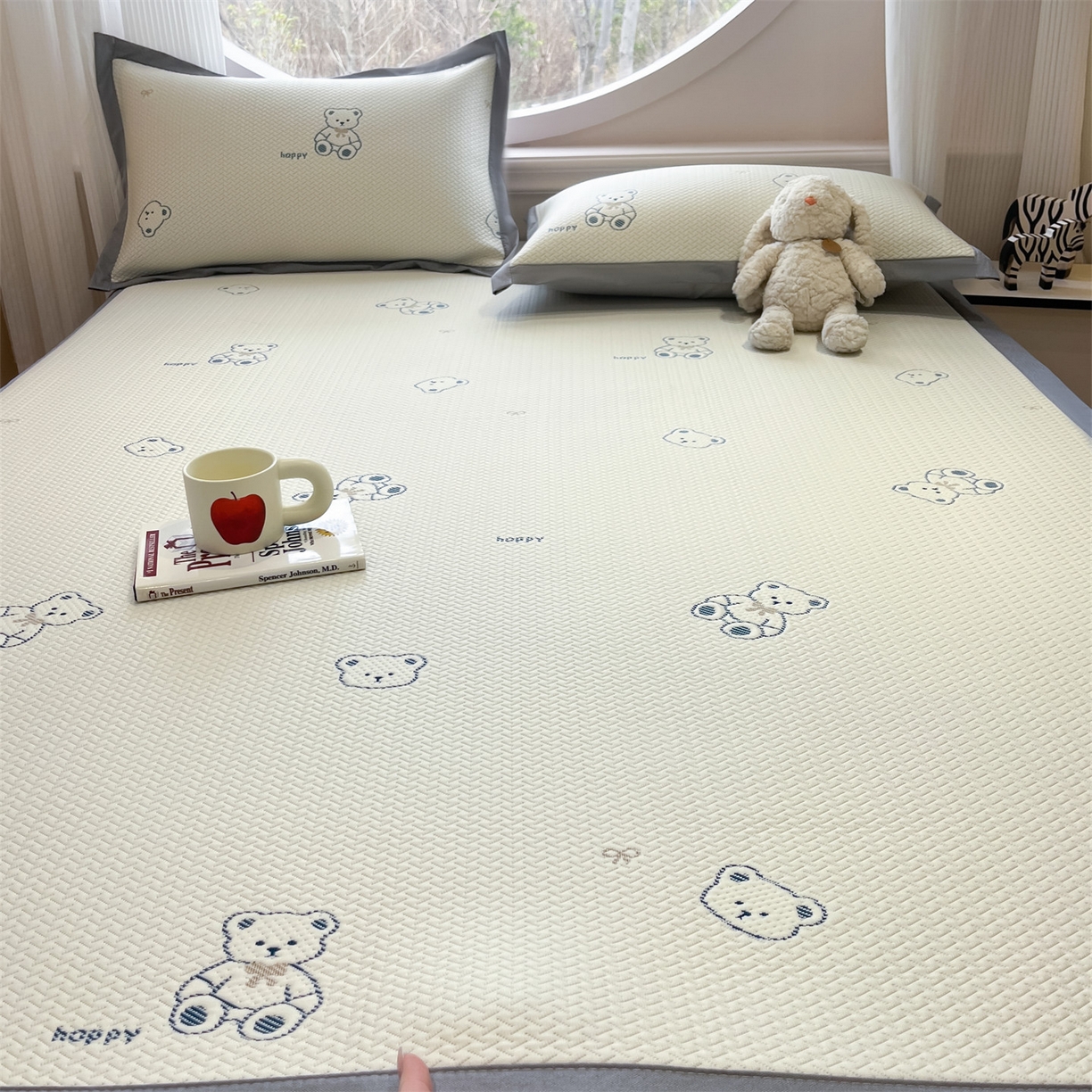 91家纺网 家纺一手货源 找家纺 天之澜家纺 2026新款PE凉豆豆凉席小红书热卖款A类冰豆豆凉席三件套可水洗豆豆凉席-床席款 熊宝宝