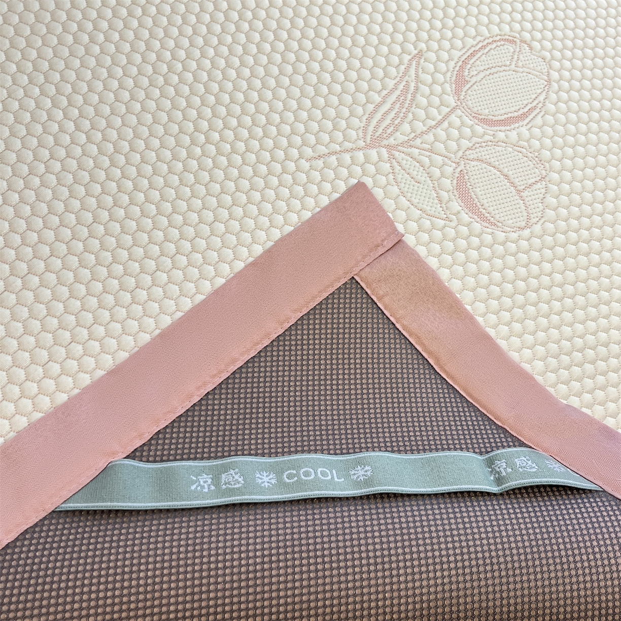 91家纺网 家纺一手货源 找家纺 天之澜家纺 2026新款PE凉豆豆凉席小红书热卖款A类冰豆豆凉席三件套可水洗豆豆凉席-床席款 郁金香之恋