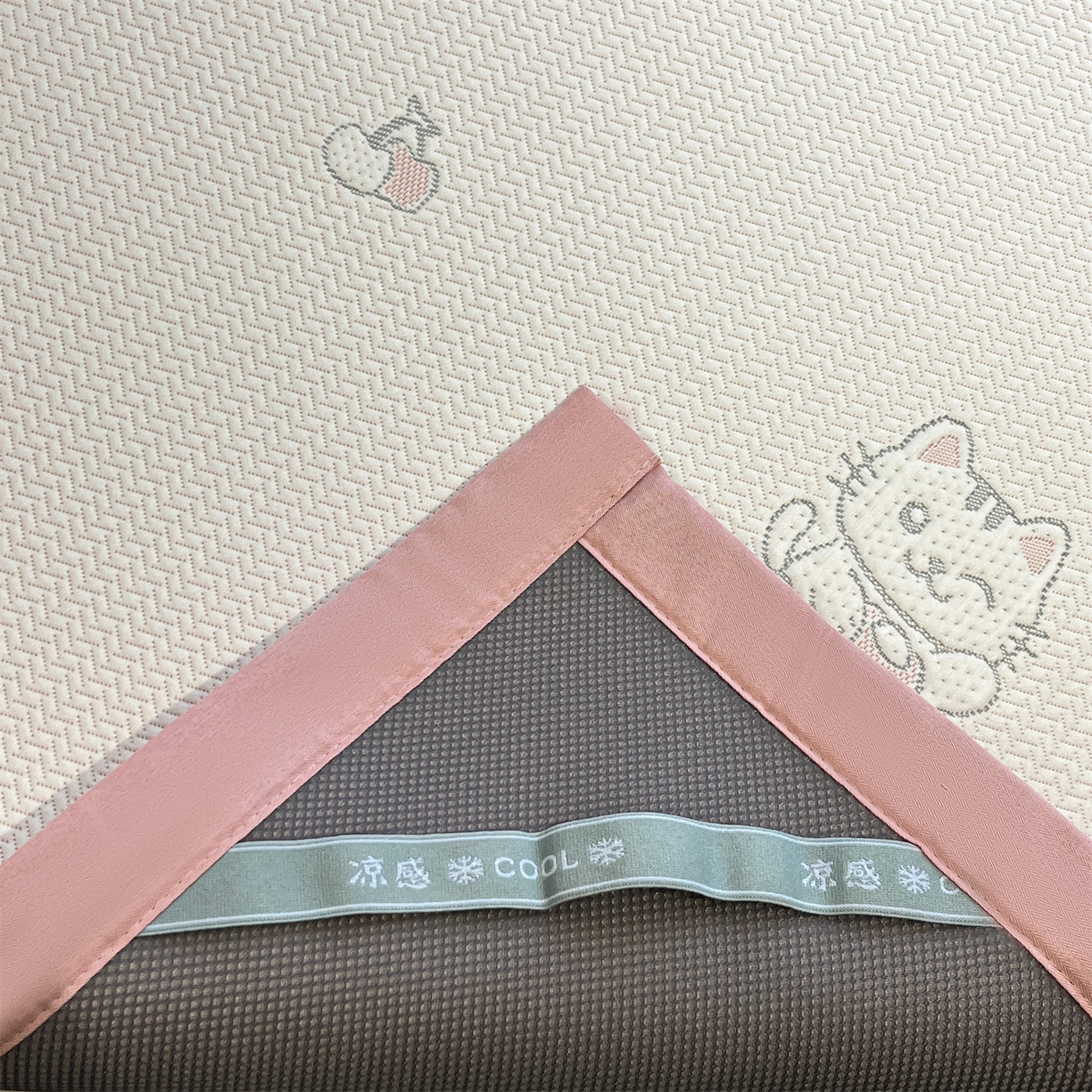 91家纺网 家纺一手货源 找家纺 天之澜家纺 2026新款PE凉豆豆凉席小红书热卖款A类冰豆豆凉席三件套可水洗豆豆凉席-床席款 招财猫